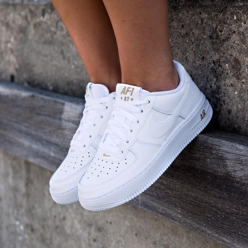 witte-sneakers-405lbt-1.jpg