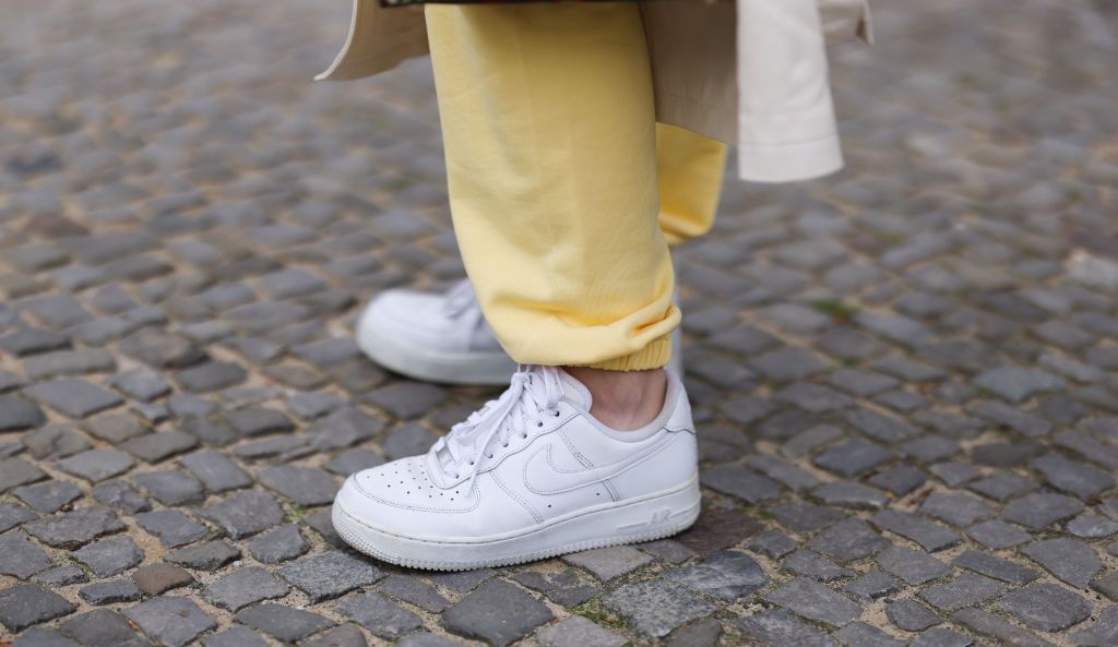 witte-sneakers-821out-1.jpg